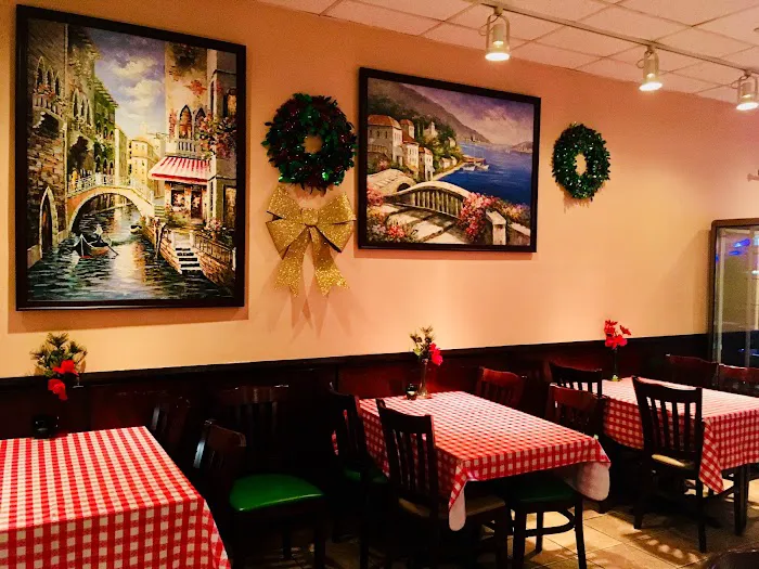 Vito's Pizza & Italian Restaurant Picture 9