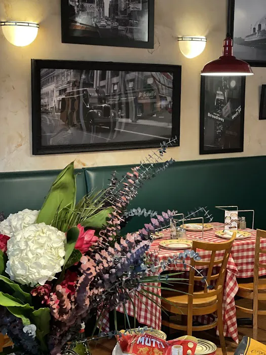 Brooklyn Born - Iconic Famous Coal Fired Brick Oven Pizzeria From Grimaldi Calabria Italy ™ Picture 3