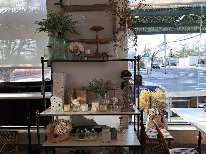 Lulu and Dino Cafe Bakery Picture 7