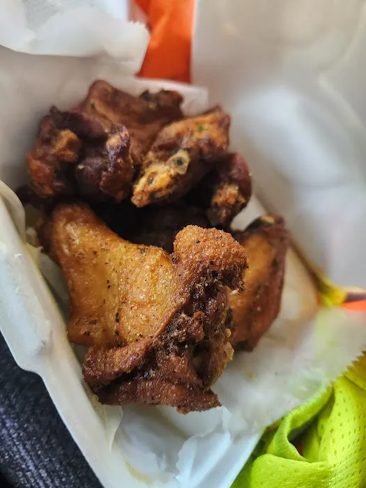 Burgers Tacos Wings & Seafood Picture 1