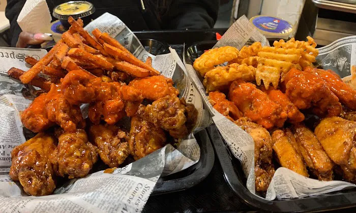 Burgers Tacos Wings & Seafood Picture 4