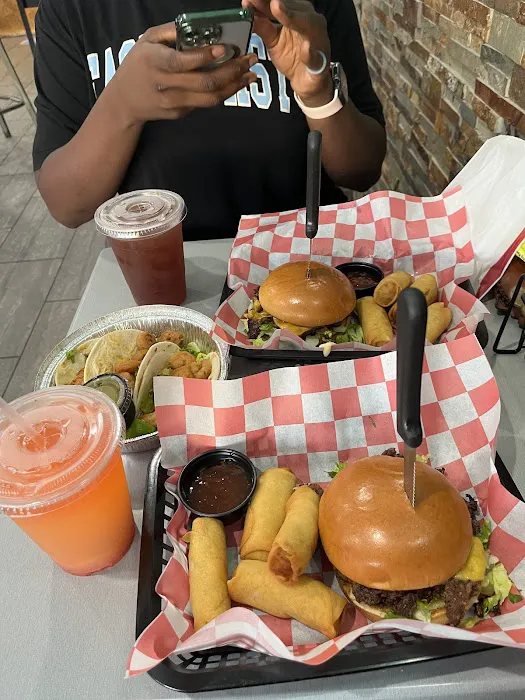 Burgers Tacos Wings & Seafood Picture 5