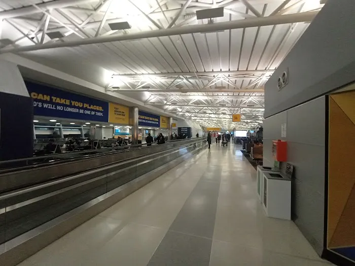 Admirals Club Picture 7