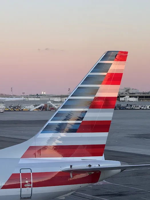Admirals Club Picture 4