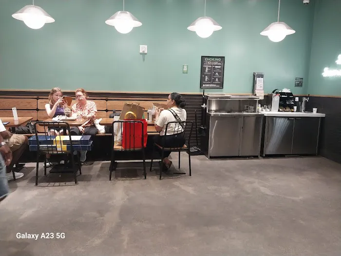 Shake Shack Kings Plaza Picture 7