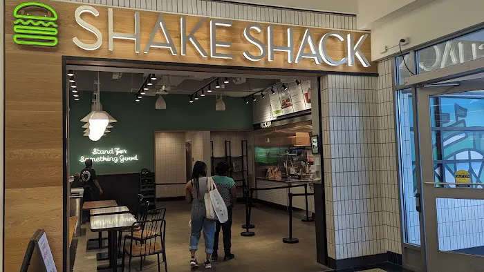 Shake Shack Kings Plaza Picture 2