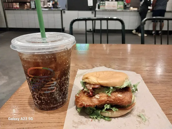 Shake Shack Kings Plaza Picture 10