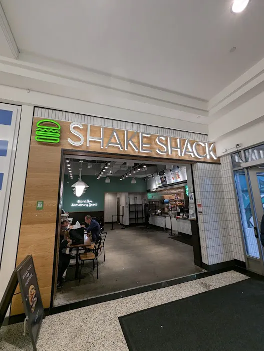 Shake Shack Kings Plaza Picture 9