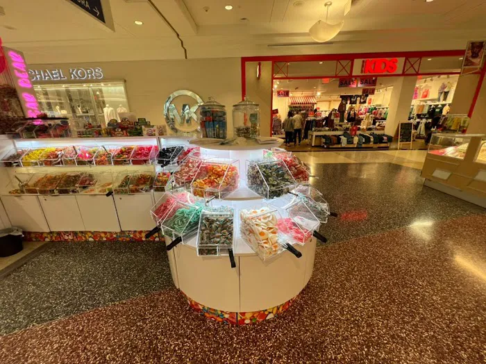 Sugar Bear Candy Store - Best Candy Store in Kings Plaza NY Picture 7
