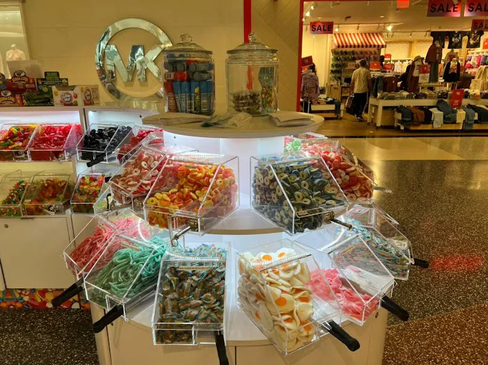 Sugar Bear Candy Store - Best Candy Store in Kings Plaza NY Picture 4
