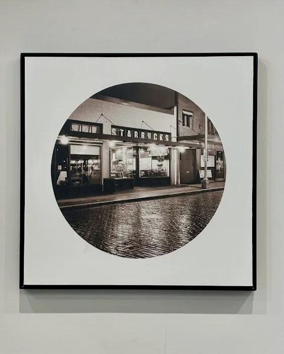 Starbucks (Mall Location) Picture 2