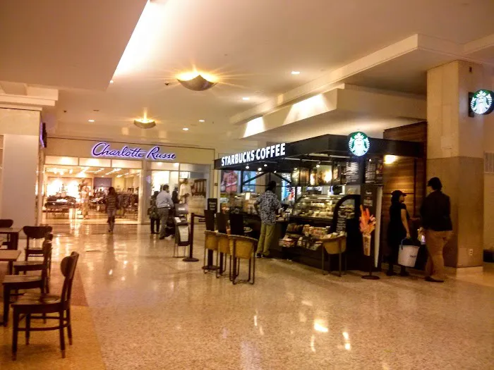 Starbucks (Mall Location) Picture 4