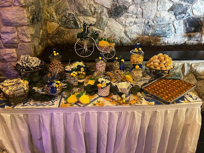 Vito's Bakery & Grocery Picture 3
