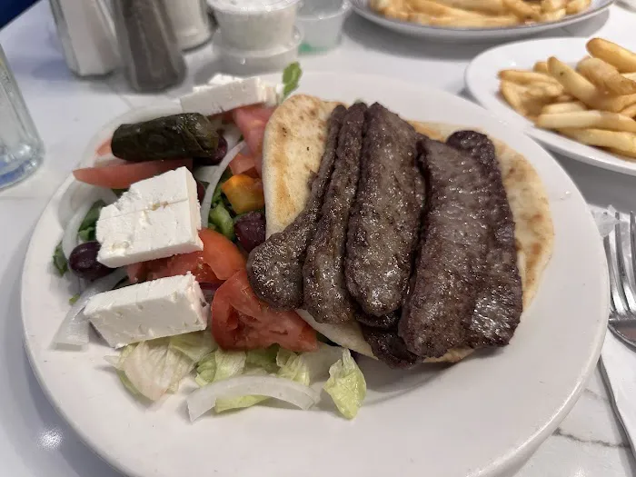 Oasis Diner Picture 7