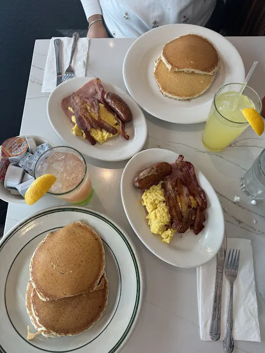 Oasis Diner Picture 3