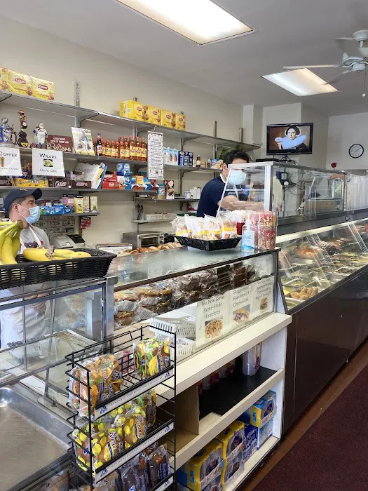 Elaine's Avenue M Deli Picture 7