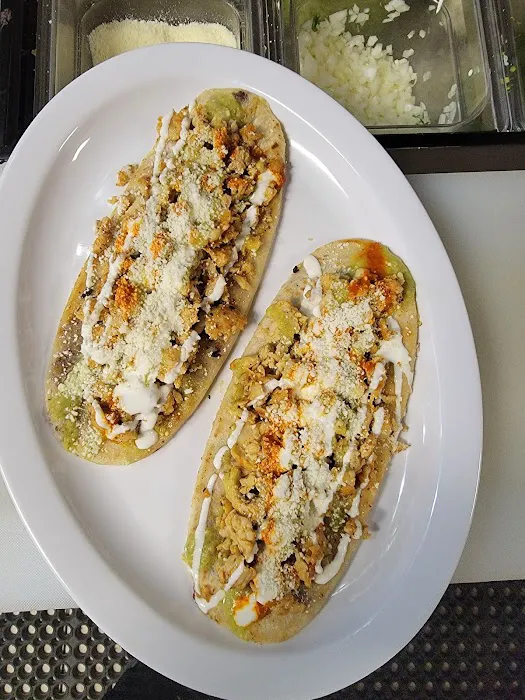 Tacos el Chicken Food Truck Picture 4