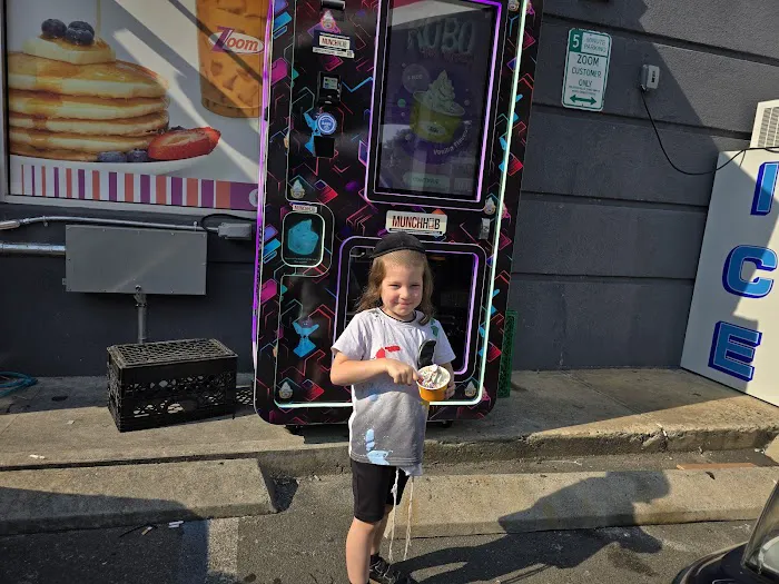 MunchHub Ice Cream Robot Vending Picture 4