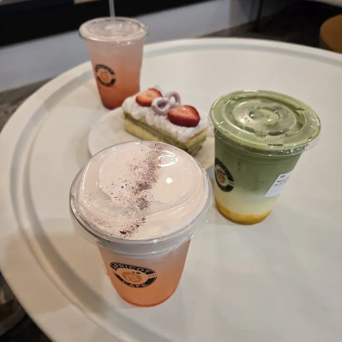 Apricot Cafe Picture 2