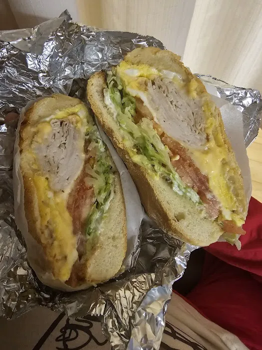 Maimoni Gourmet Deli & Grill Picture 1