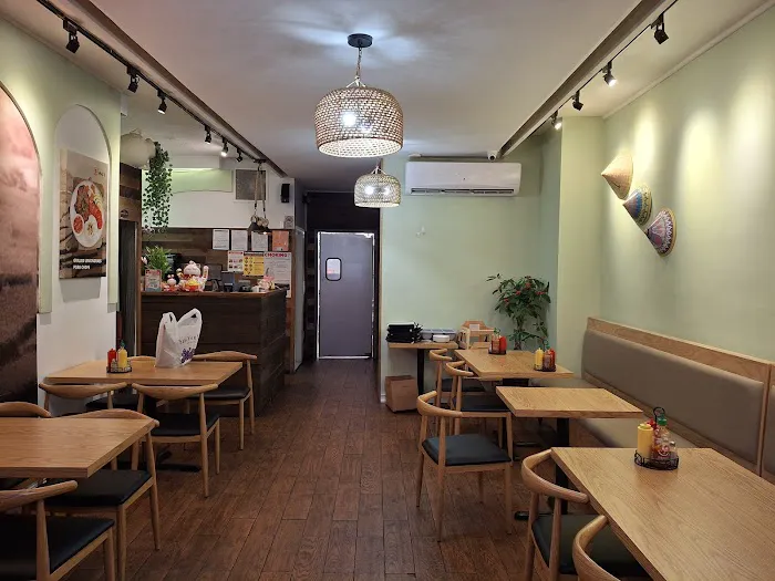 Mai's Vietnamese Restaurant Picture 9