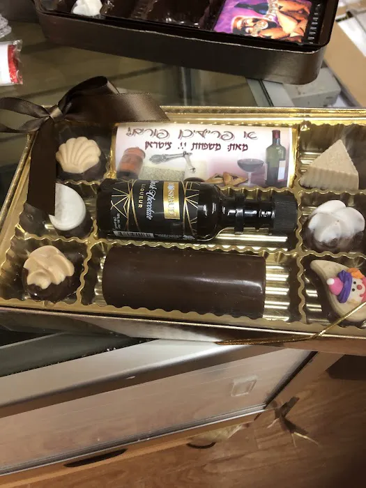THE CHOCOLATE HOUSE Picture 7
