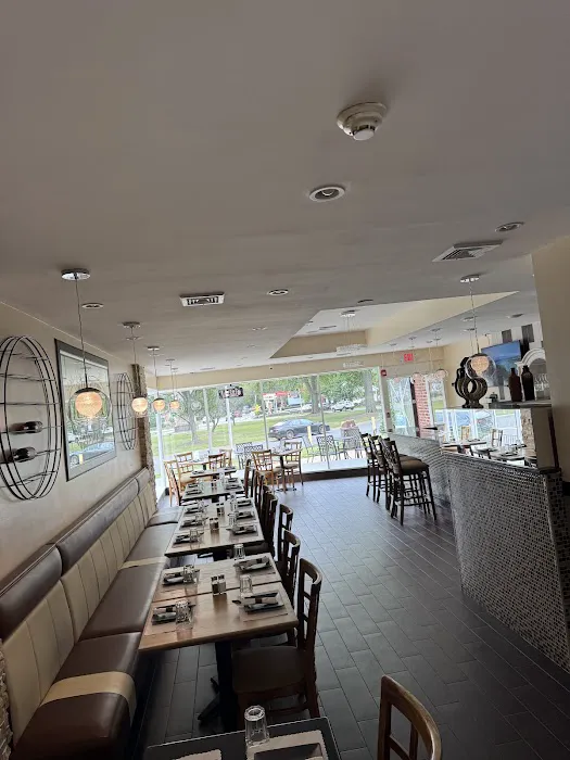 Circle Hummus Mediterranean Restaurant Picture 2