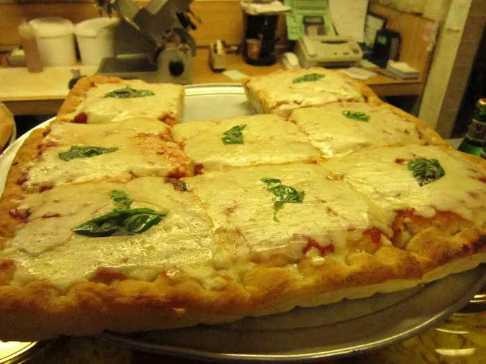 Italian Connection Pizza Picture 4