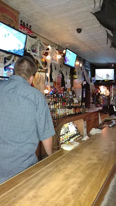 Lou's Tavern Picture 3