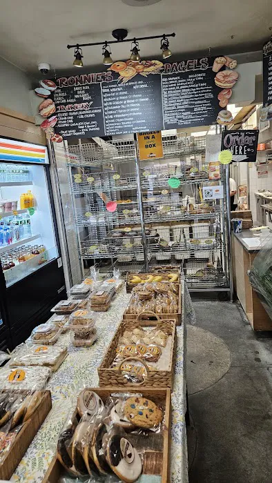 Ronnie's Hot Bagels Hillsdale Picture 6