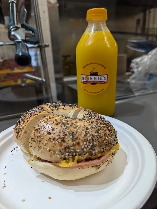 Ronnie's Hot Bagels Hillsdale Picture 9