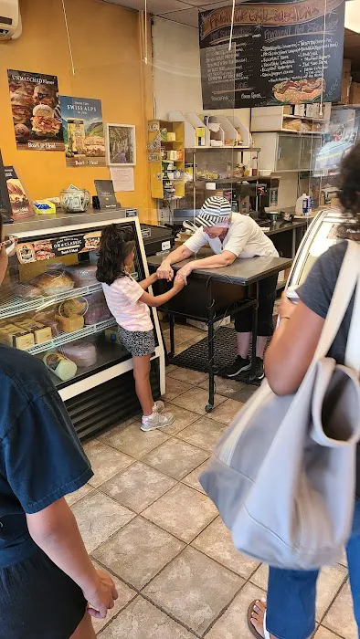 West Hills Deli Picture 4