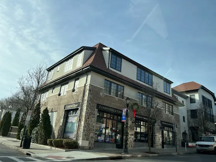 Lunde's Deli & Grocery Picture 2