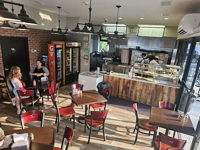 Cosimo & Johnny's Pizzeria Picture 4