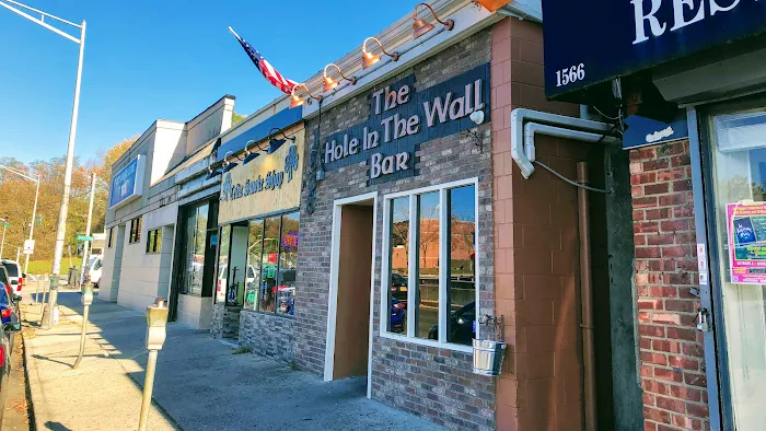 The Hole In The Wall Bar Picture 2