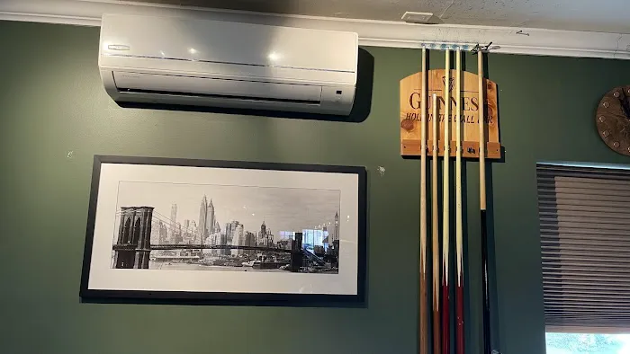 The Hole In The Wall Bar Picture 6