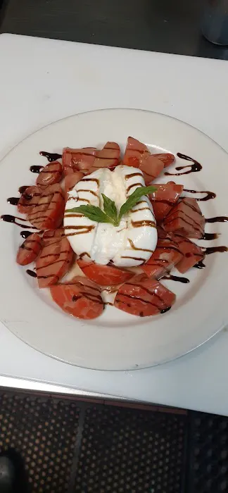 Mezzaluna Pizzeria & Restaurant Picture 2