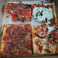 Mezzaluna Pizzeria & Restaurant ico