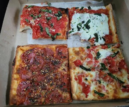 Mezzaluna Pizzeria & Restaurant