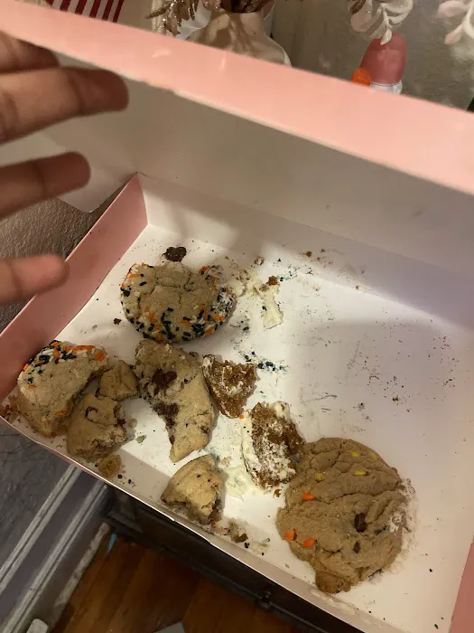 Crumbl - Bay Plaza Picture 6