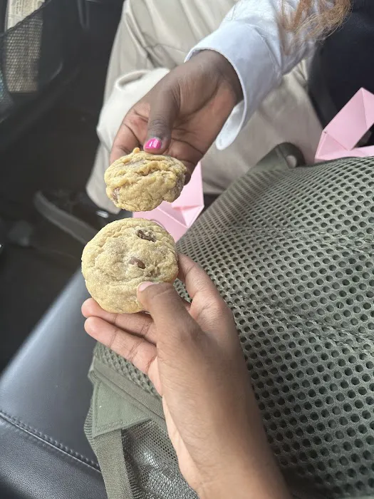 Crumbl - Bay Plaza Picture 7