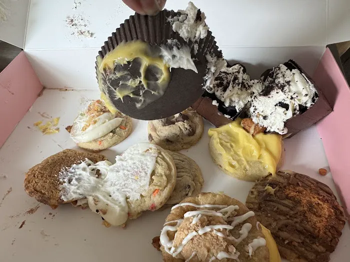 Crumbl - Bay Plaza Picture 1