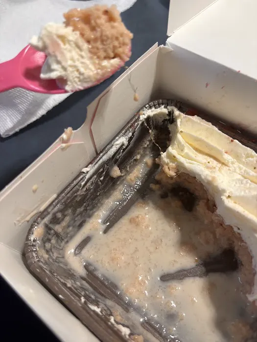 Crumbl - Bay Plaza Picture 4