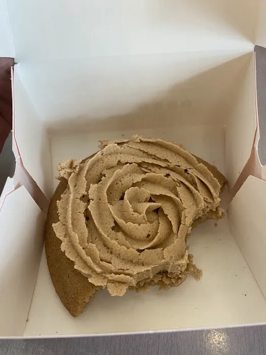 Crumbl - Bay Plaza Picture 3