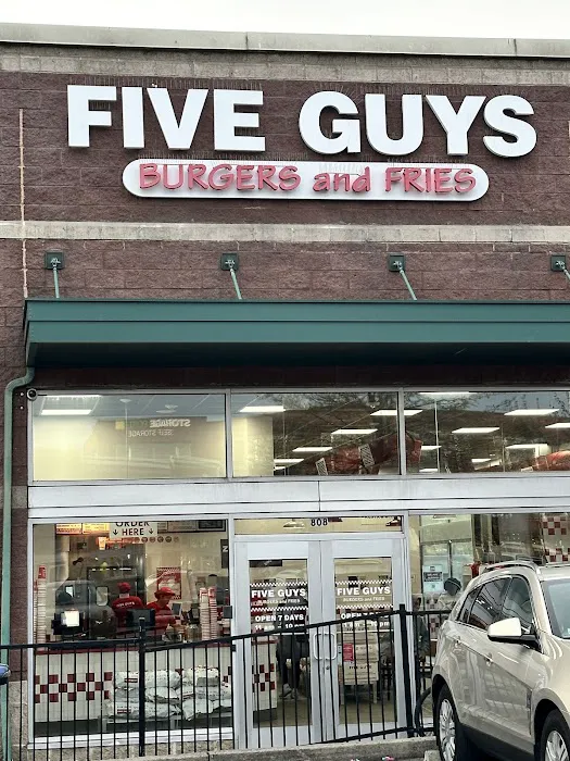 Five Guys Picture 4