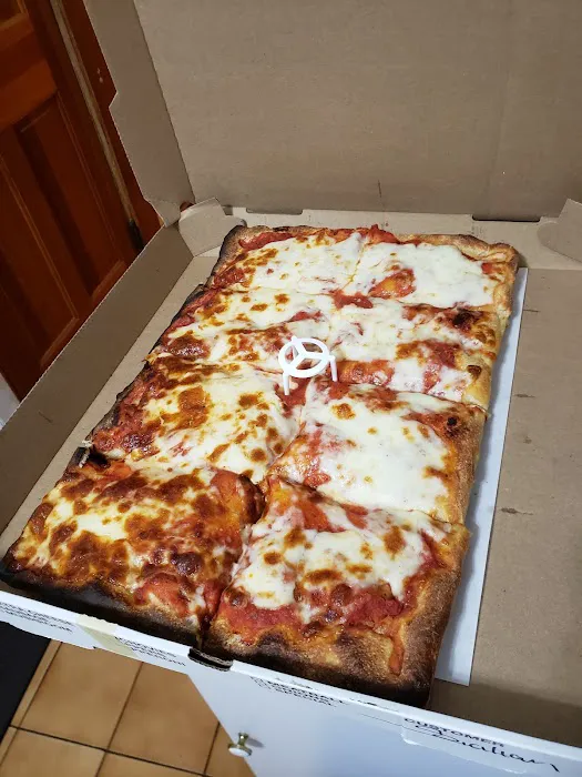 4 Corners Pizzeria Picture 2