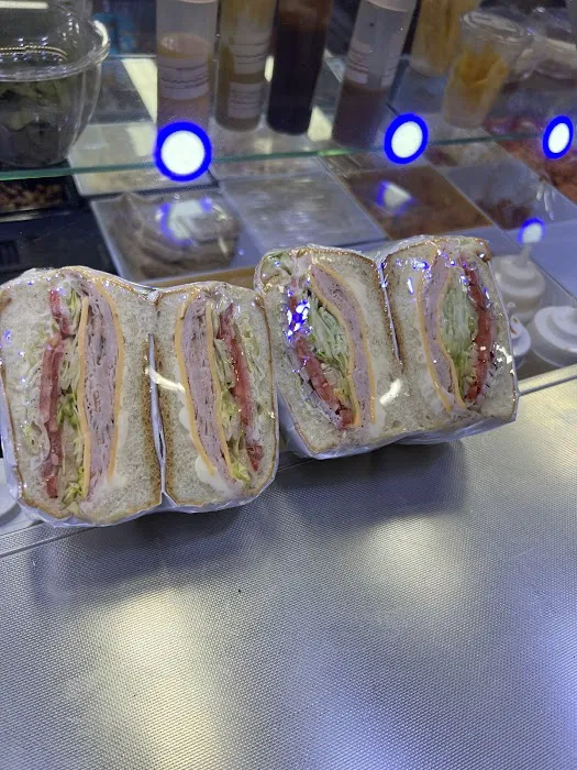 Columbus & Elliot express deli Picture 10