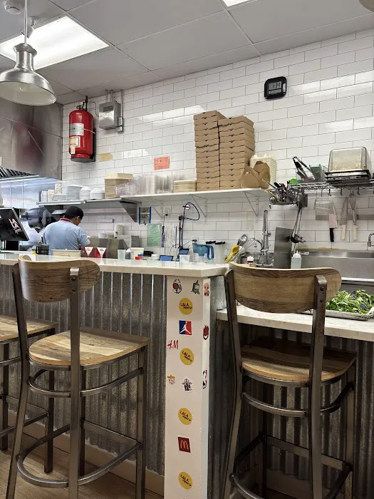 La La Taqueria Picture 9