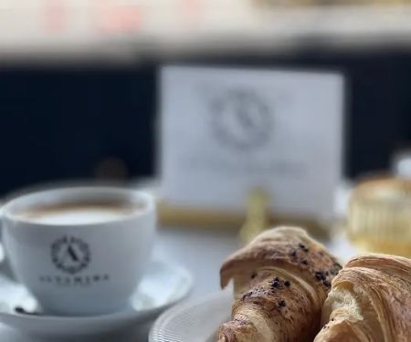 Altamira Cafe & Bar