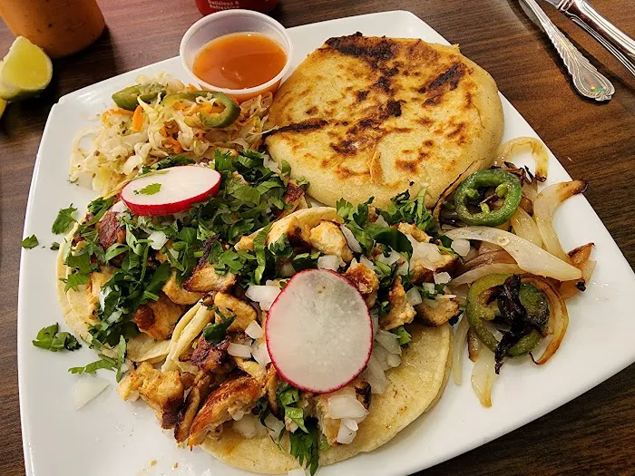 La Esquina Salvadoreña Restaurant Bar Picture 10